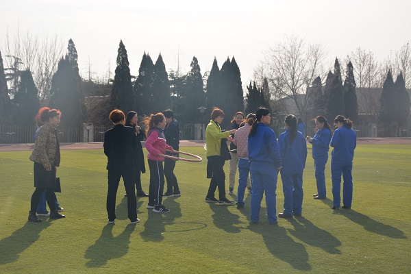 公司組織慶?！叭恕眿D女節(jié)活動