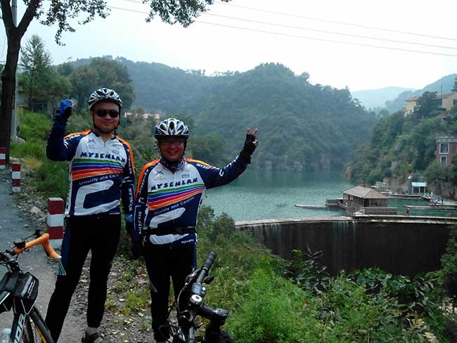 欣賞自然美景，走進(jìn)大山騎行活動(dòng)。